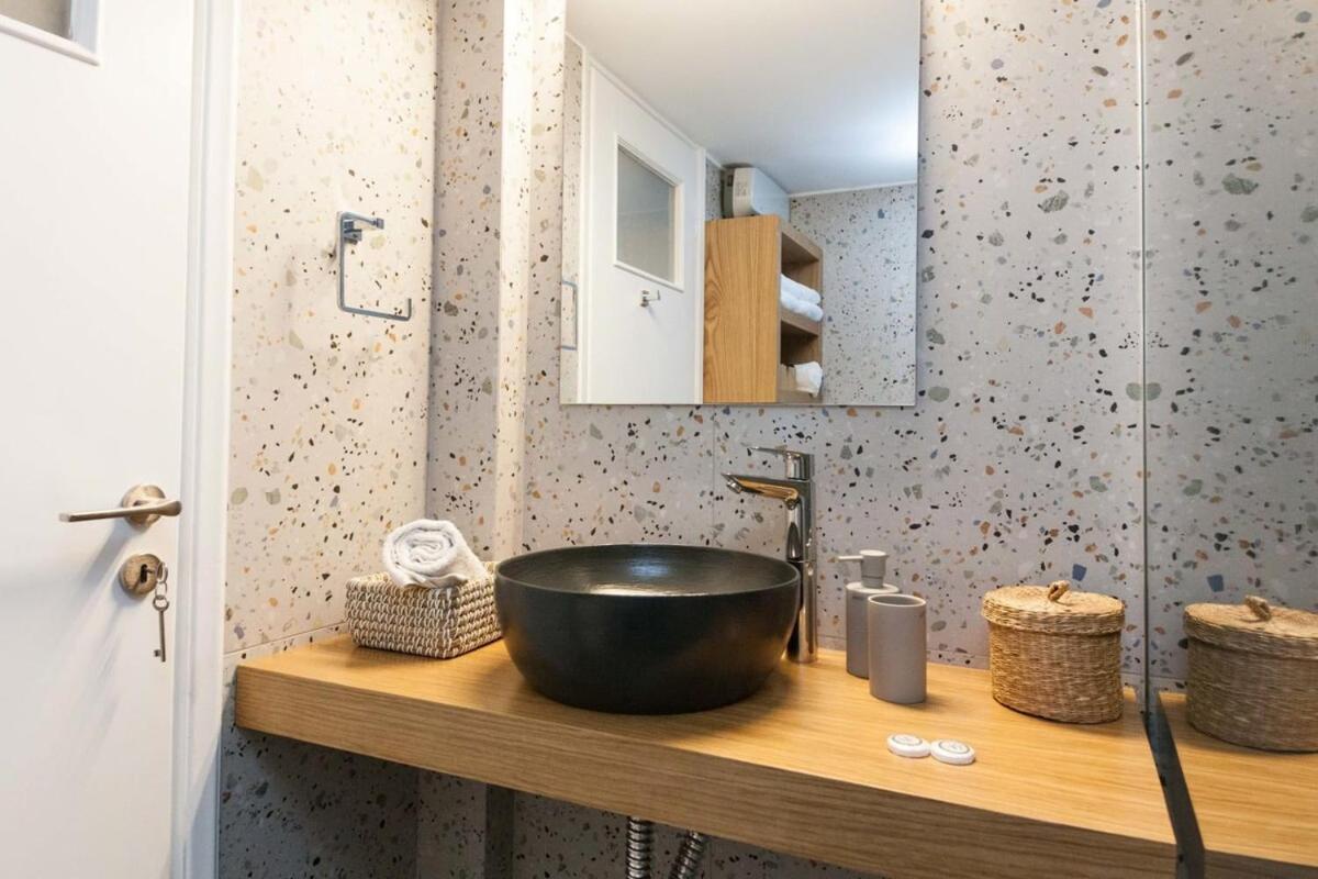 Pagrati Urban Oasis Getaway 2Bd Apt With Balcony Athen Eksteriør billede
